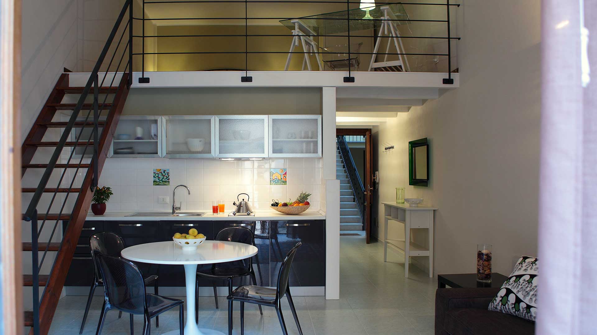 Bilocale Superior Superior con soppalco e balcone vista città, Palazzo Ossuna Trapani TP